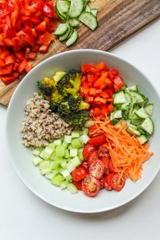 A vibrant bowl of fresh vegetables and quinoa, perfect for a healthy meal.